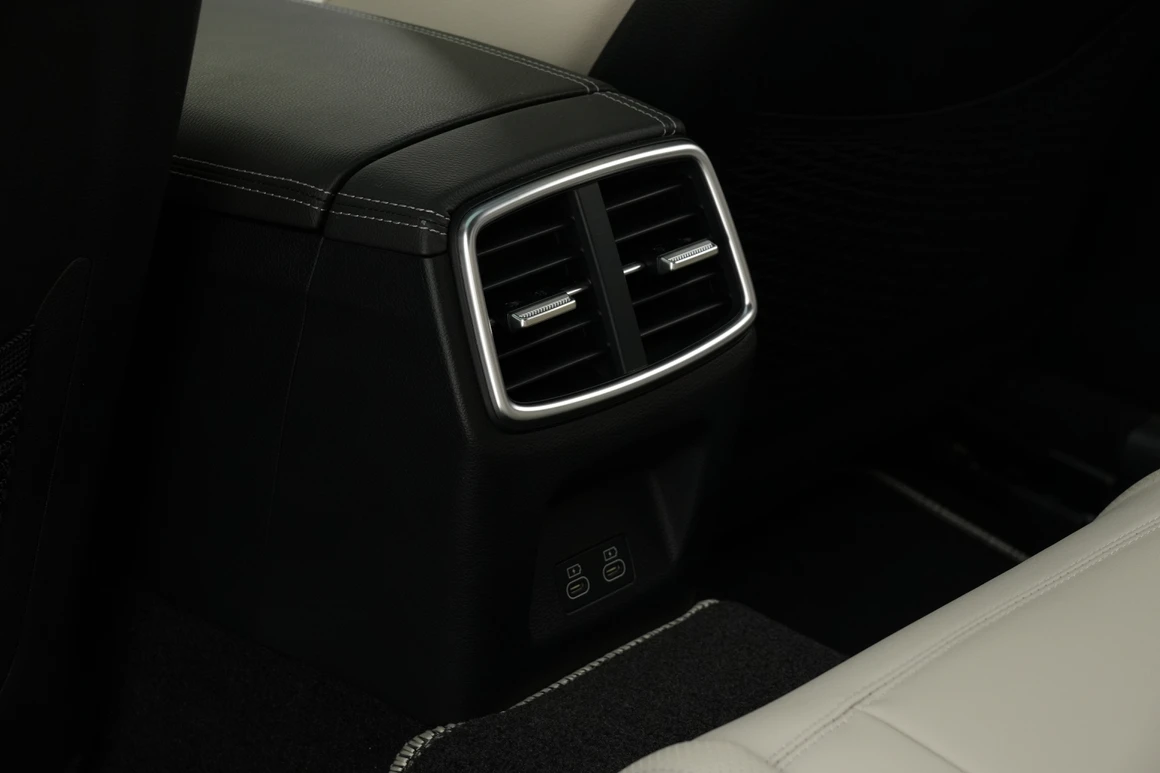 Genesis G70 - Фото 36
