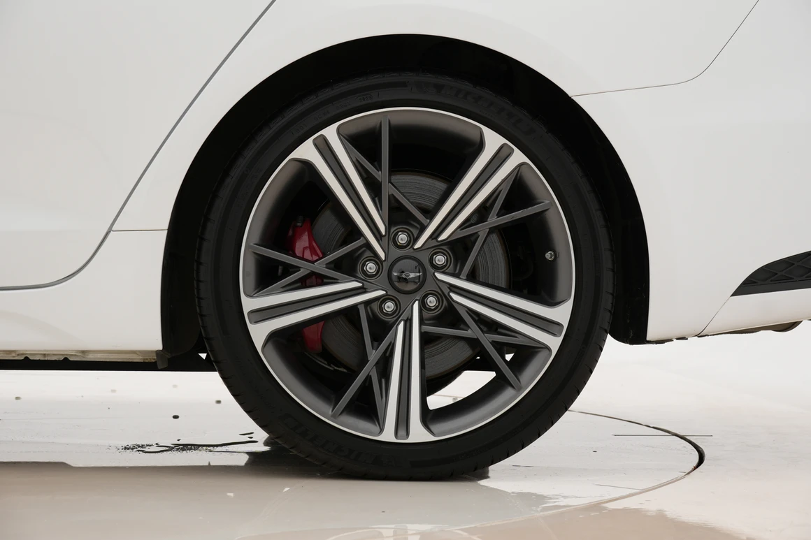 Genesis G70 - Фото 14