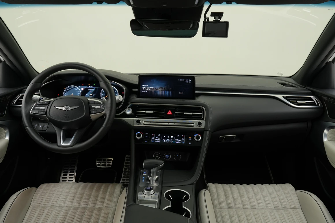 Genesis G70 - Фото 18