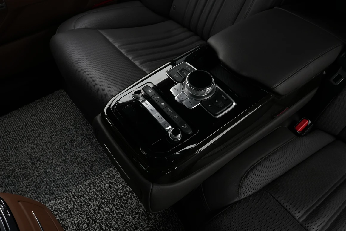 Genesis G90 - Фото 35