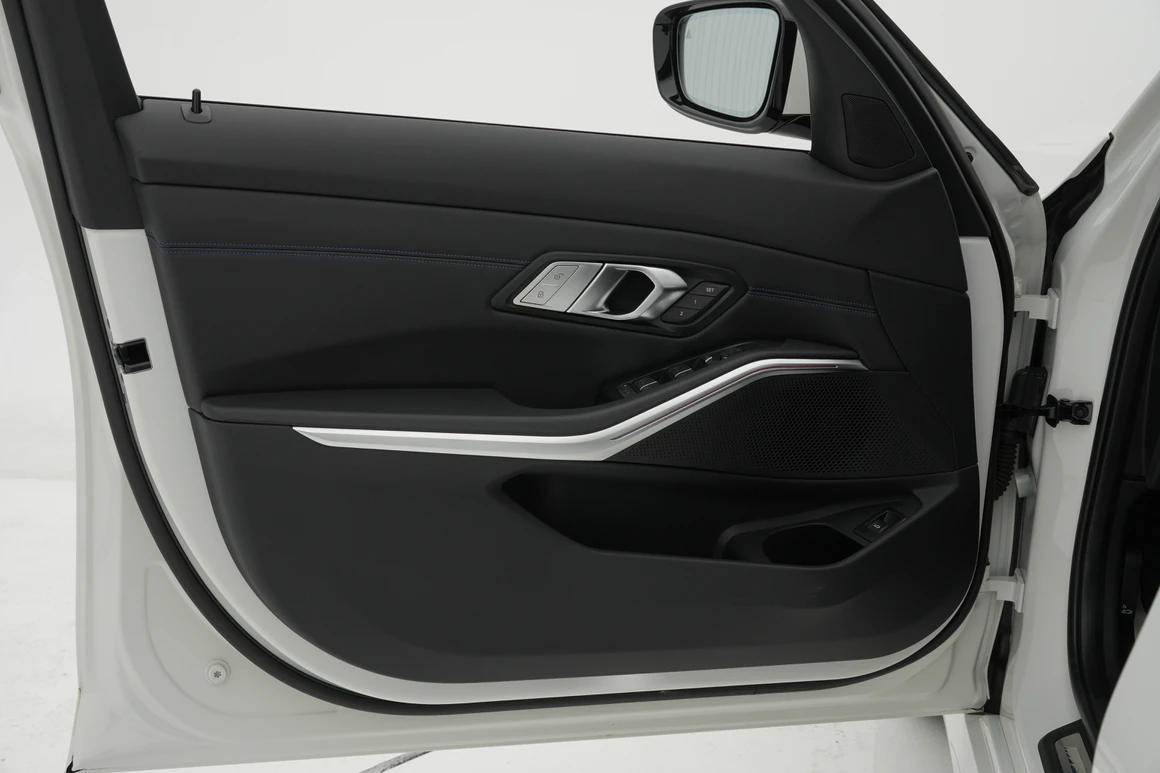 BMW 3-Series - Фото 18