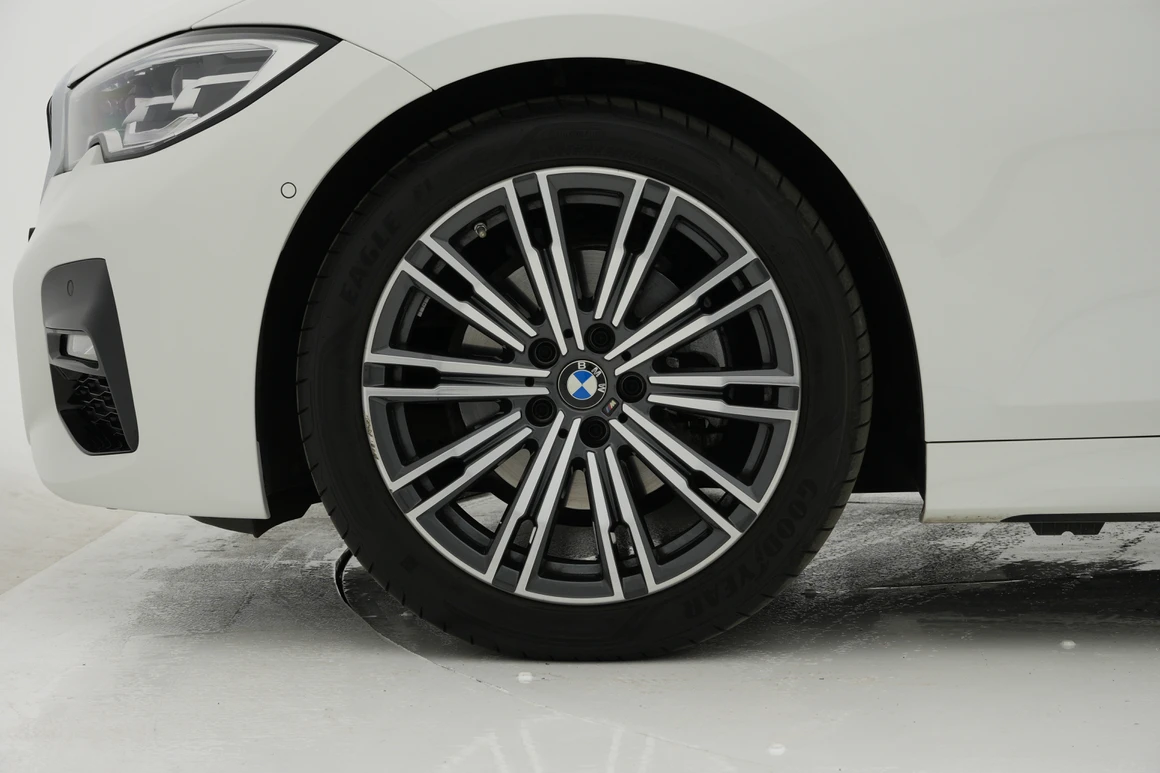 BMW 3-Series - Фото 12
