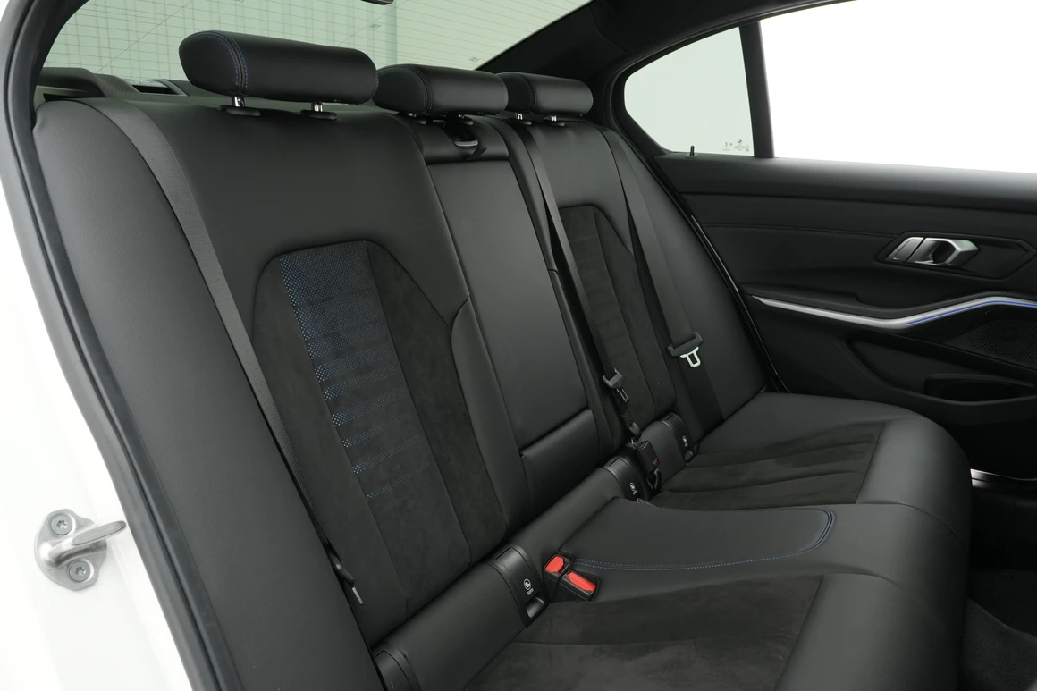 BMW 3-Series - Фото 23