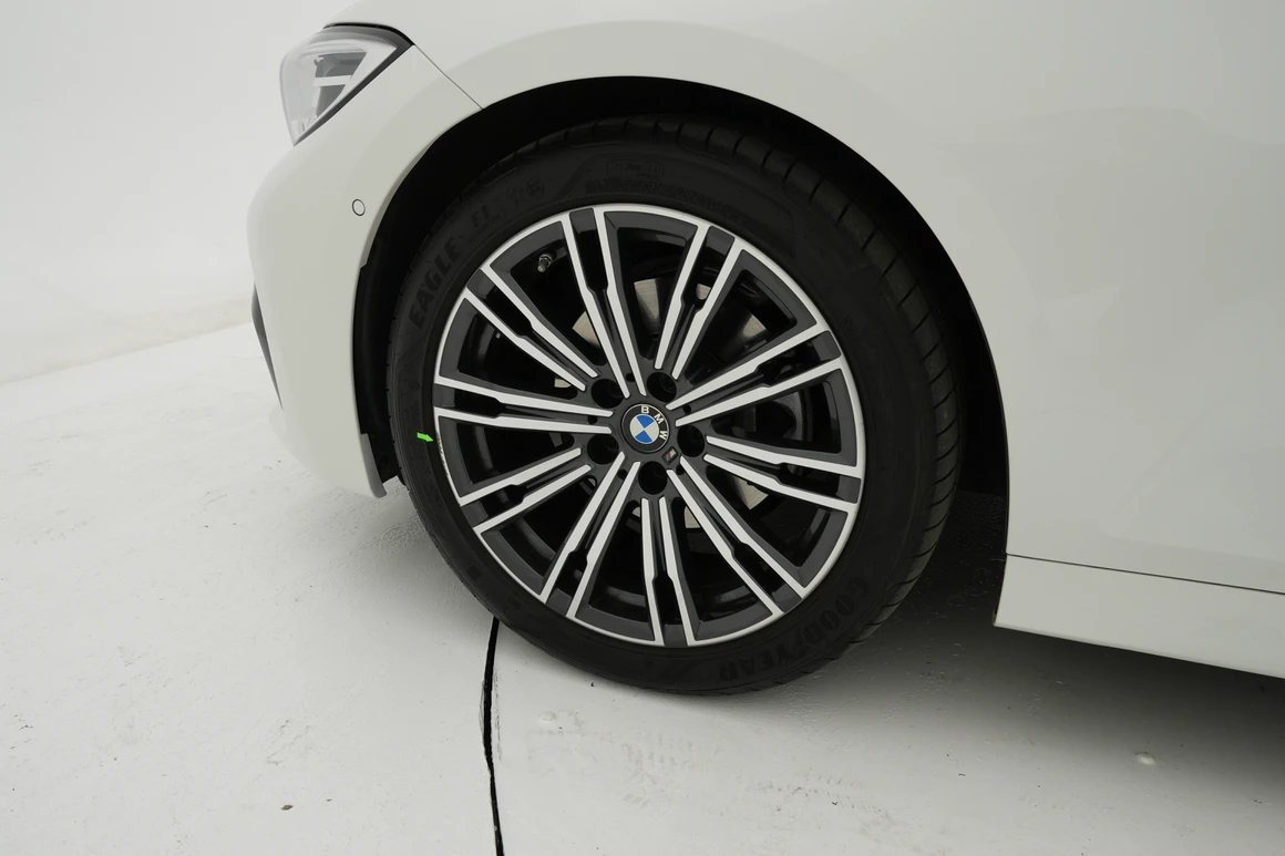 BMW 3-Series - Фото 32