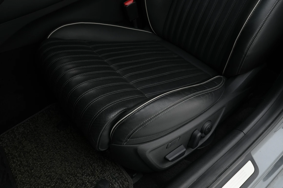 Genesis G70 - Фото 23