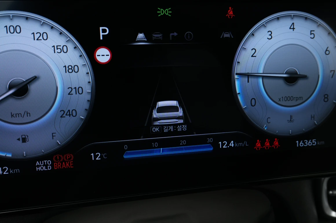 Hyundai Avante - Фото 26