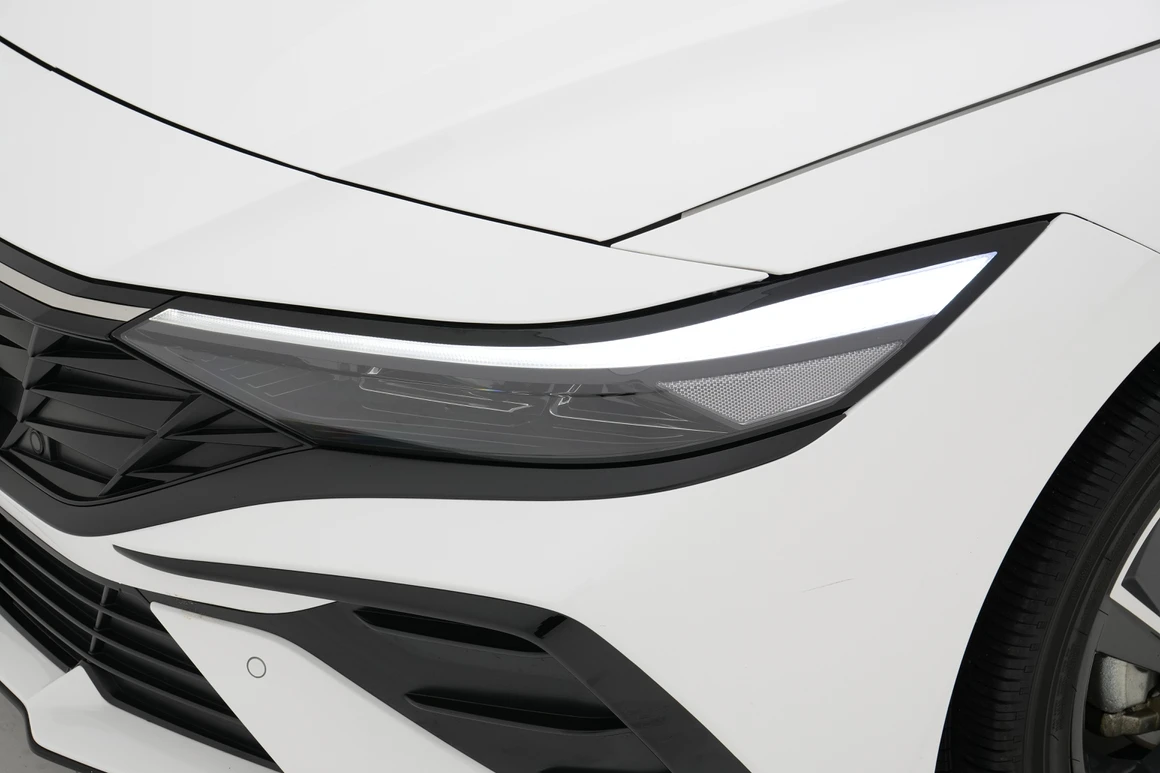 Hyundai Avante - Фото 9