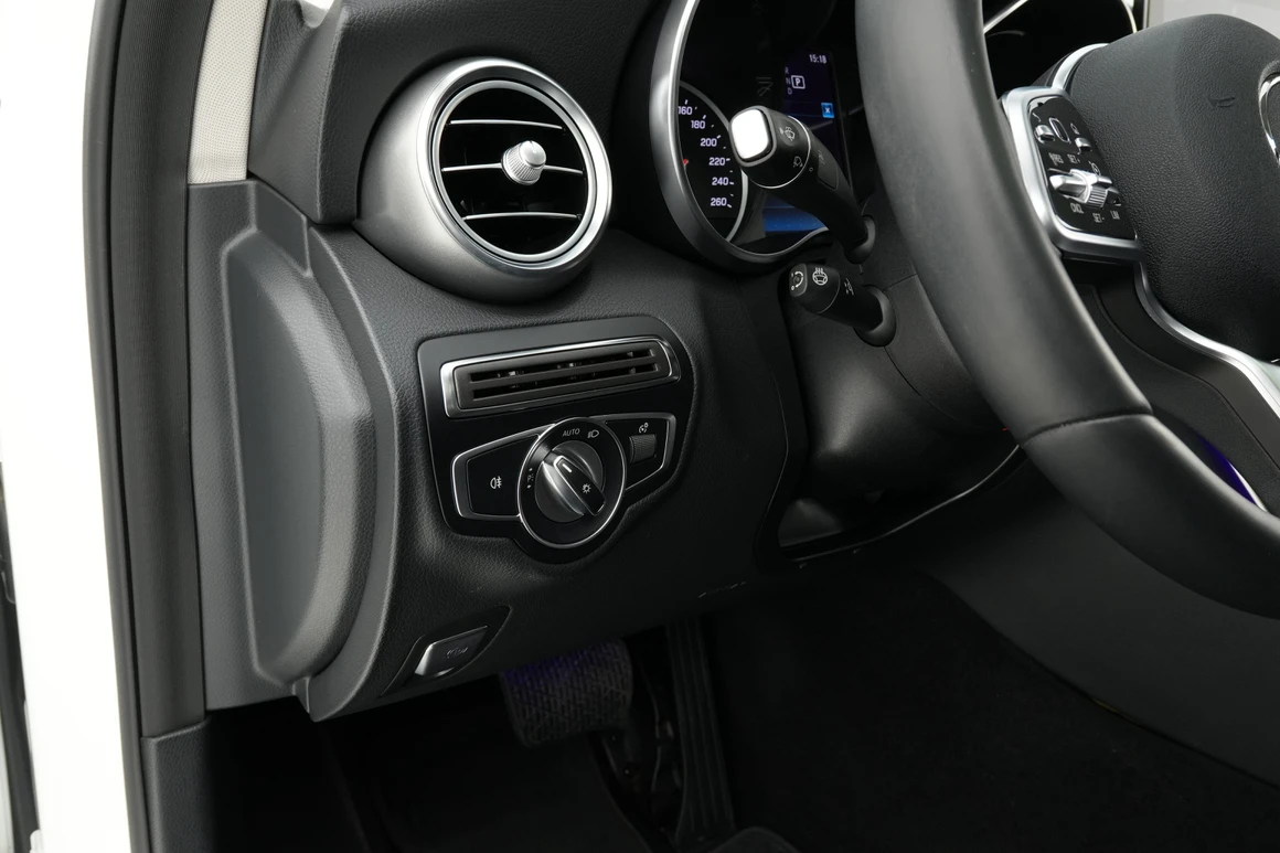 Mercedes-Benz C-Class - Фото 24
