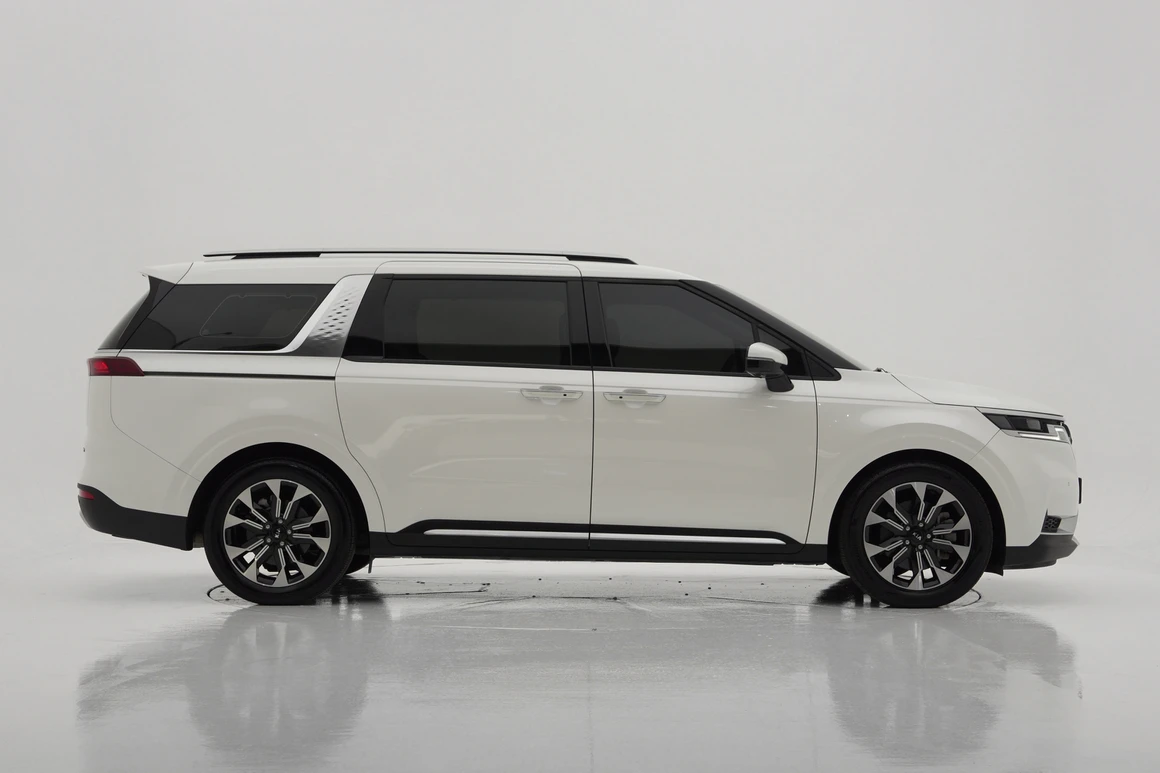 Kia Carnival - Фото 7