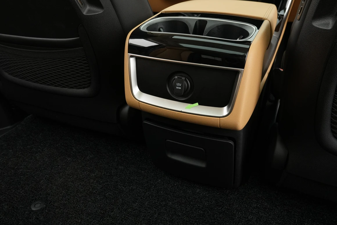 Kia Carnival - Фото 47