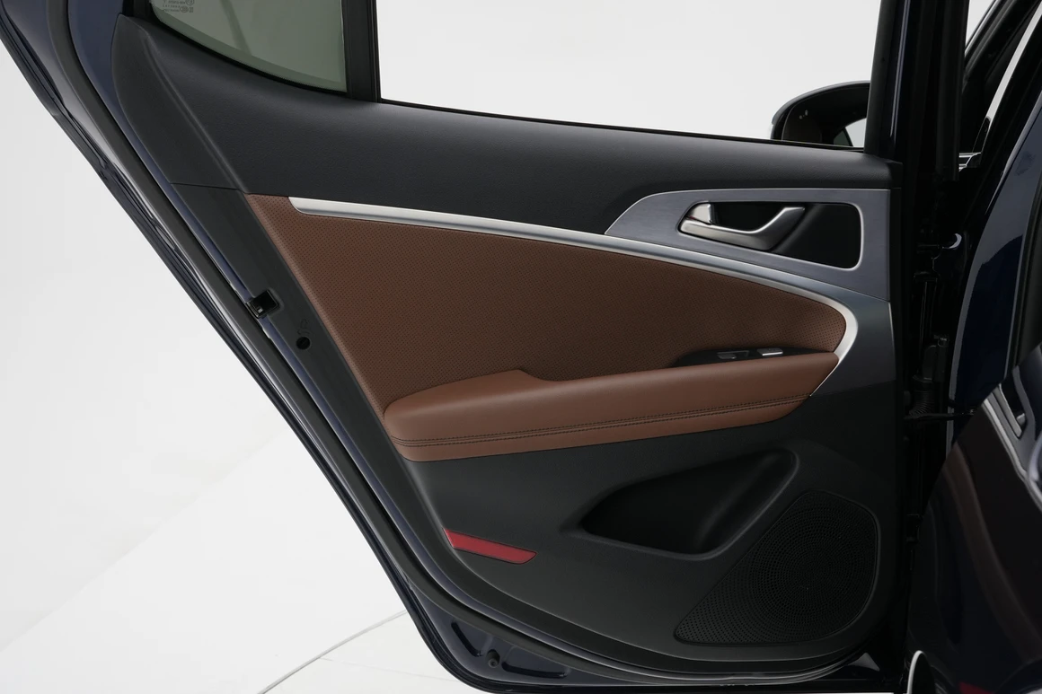 Genesis G70 - Фото 20