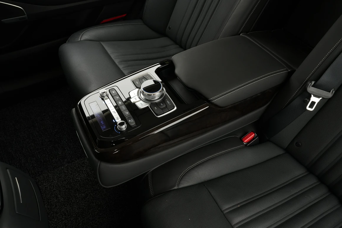 Genesis G90 - Фото 33