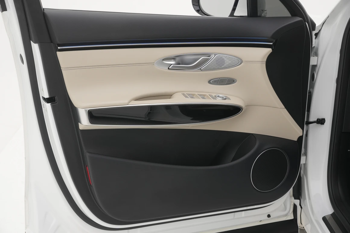 Genesis GV70 - Фото 20