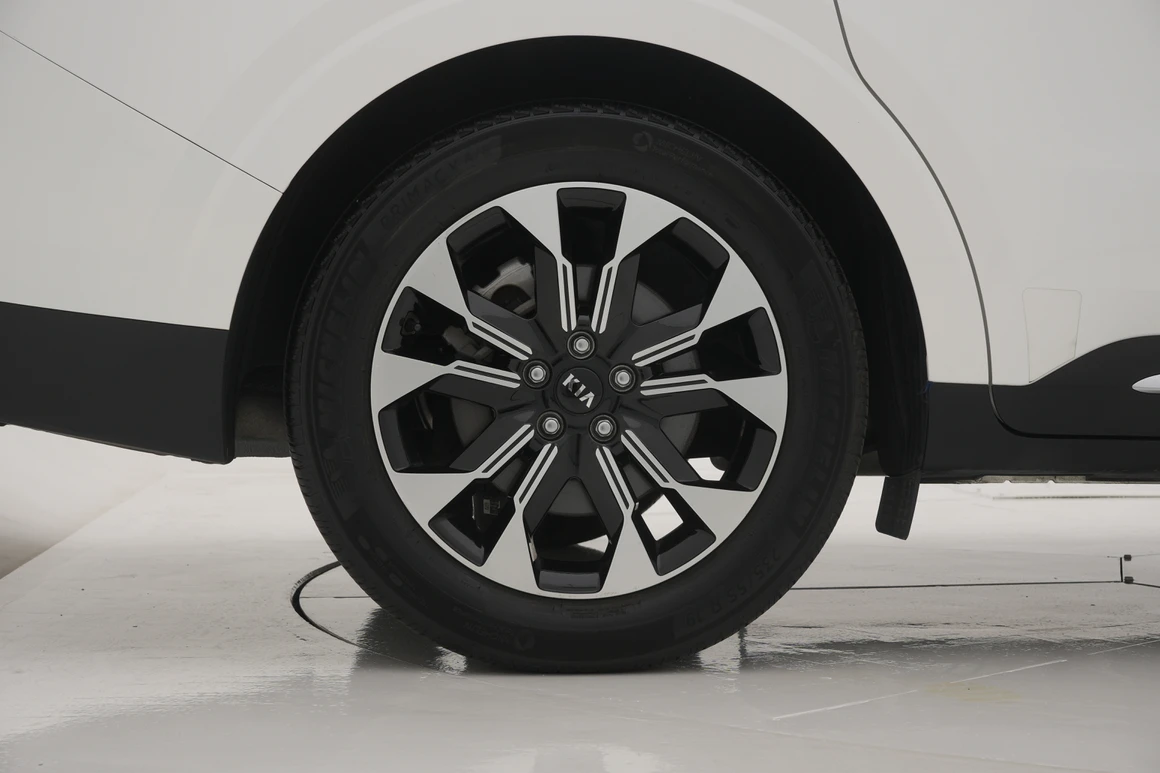 Kia Carnival - Фото 16