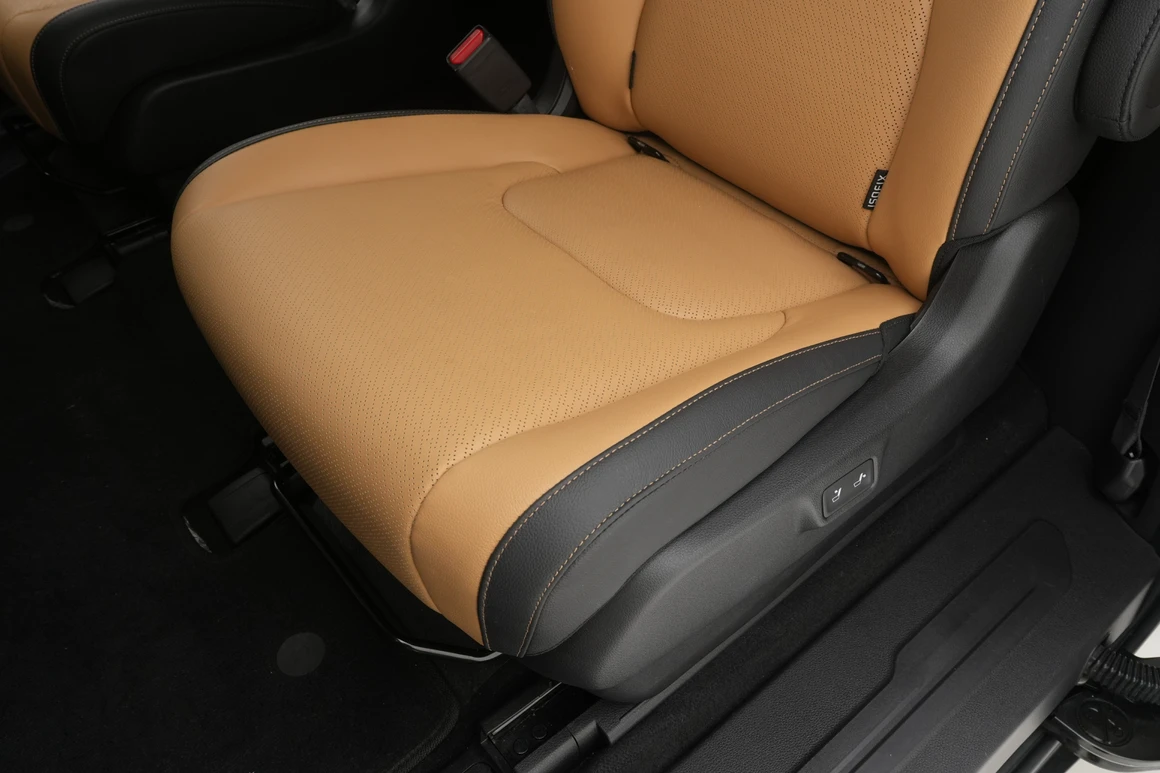 Kia Carnival - Фото 32
