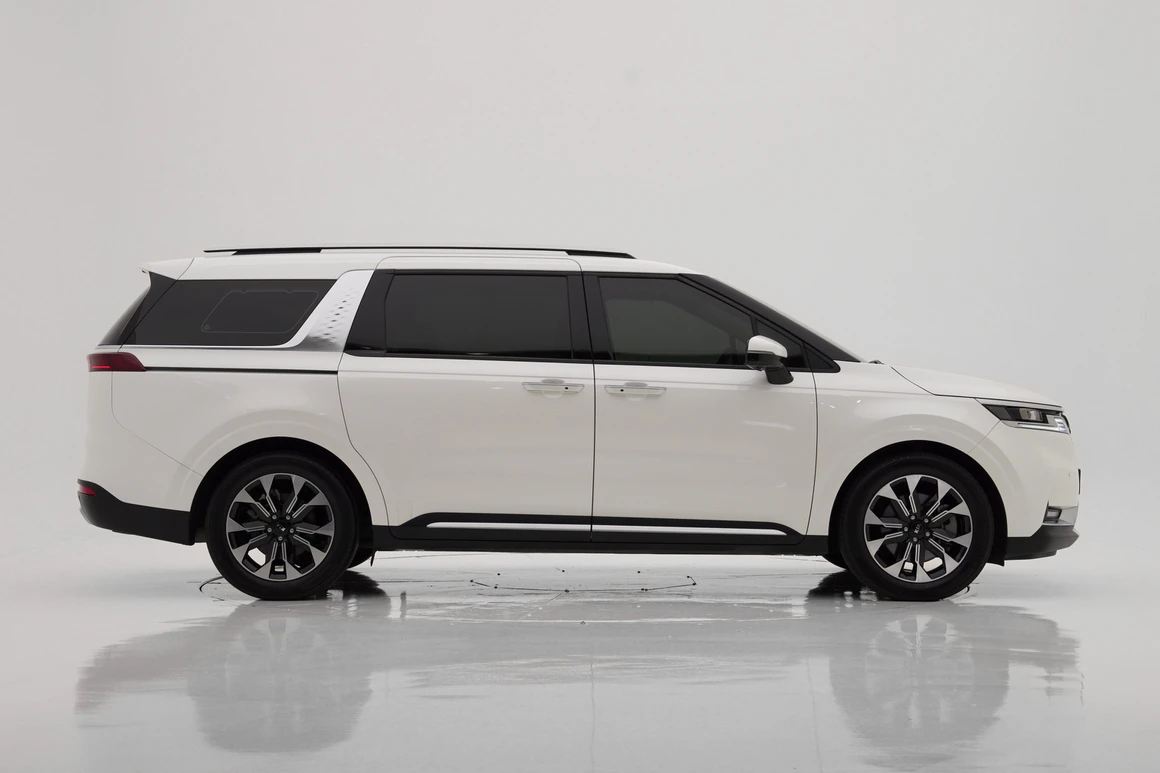 Kia Carnival - Фото 7