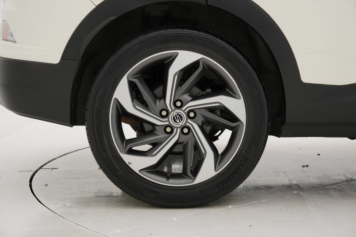 KG Mobility (Ssangyong) Korando - Фото 16