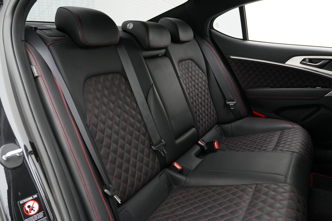 Genesis G70 - Фото 31