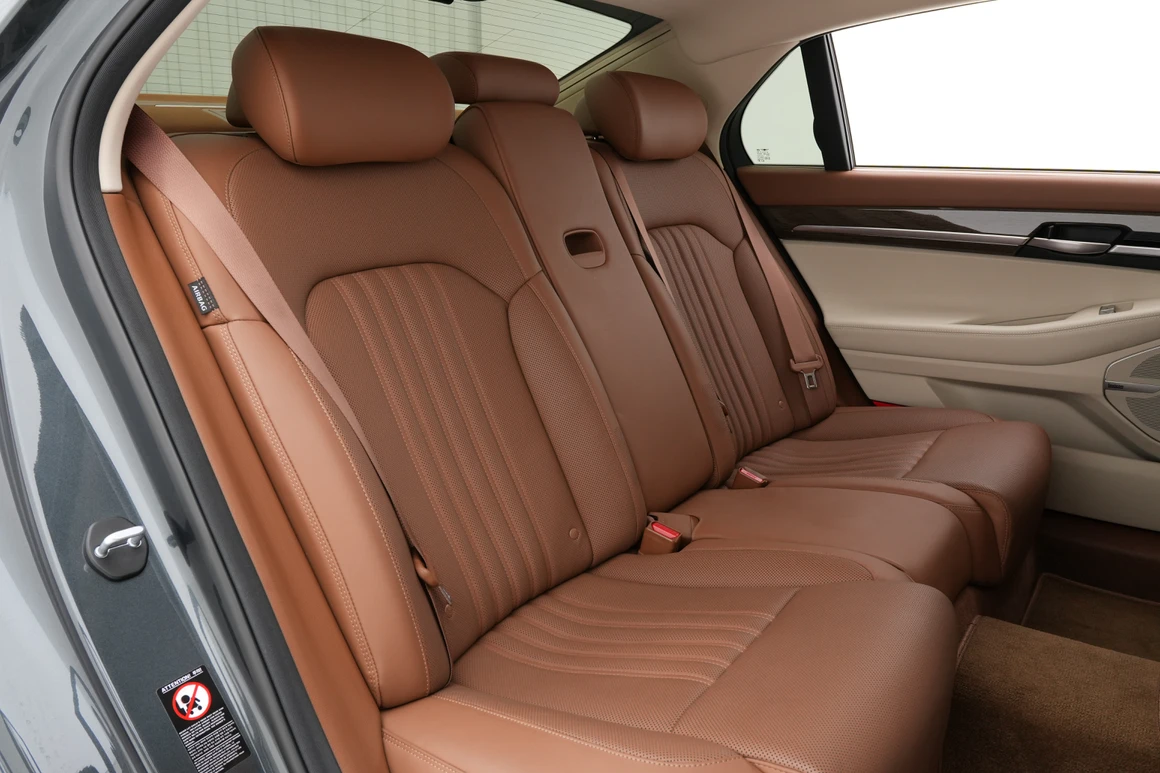 Genesis G90 - Фото 30