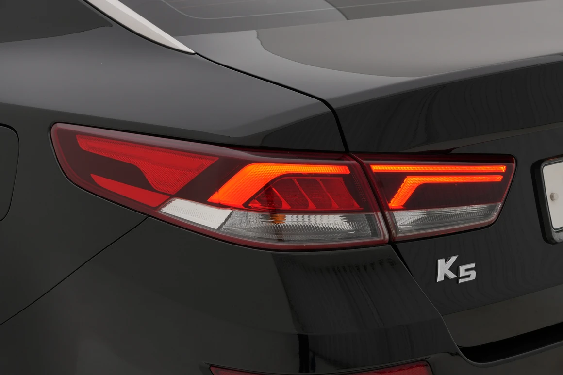 Kia K5 - Фото 11