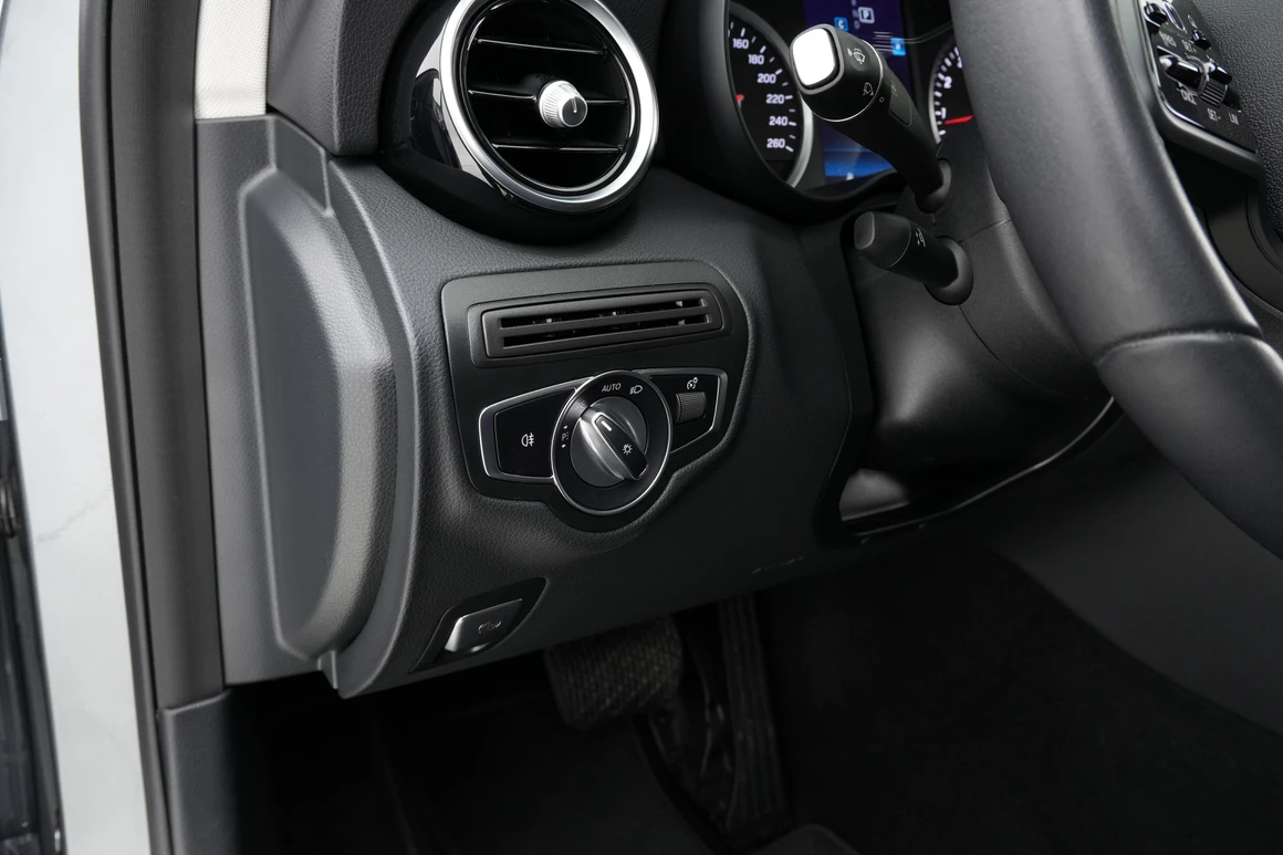 Mercedes-Benz C-Class - Фото 25