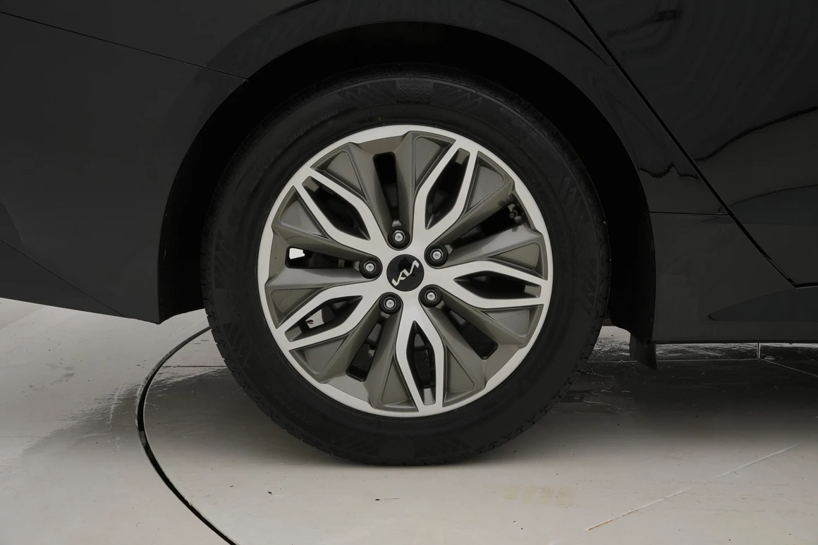 Kia K5 - Фото 16