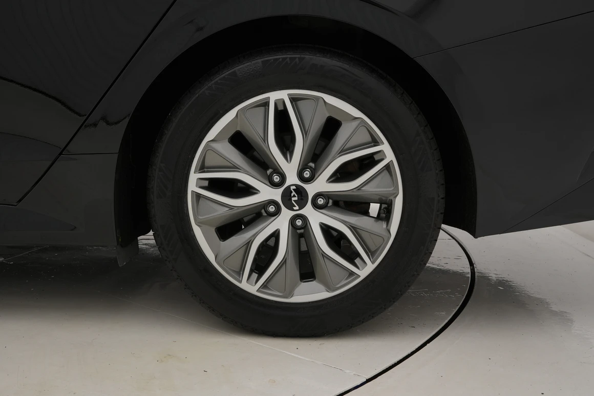 Kia K5 - Фото 15