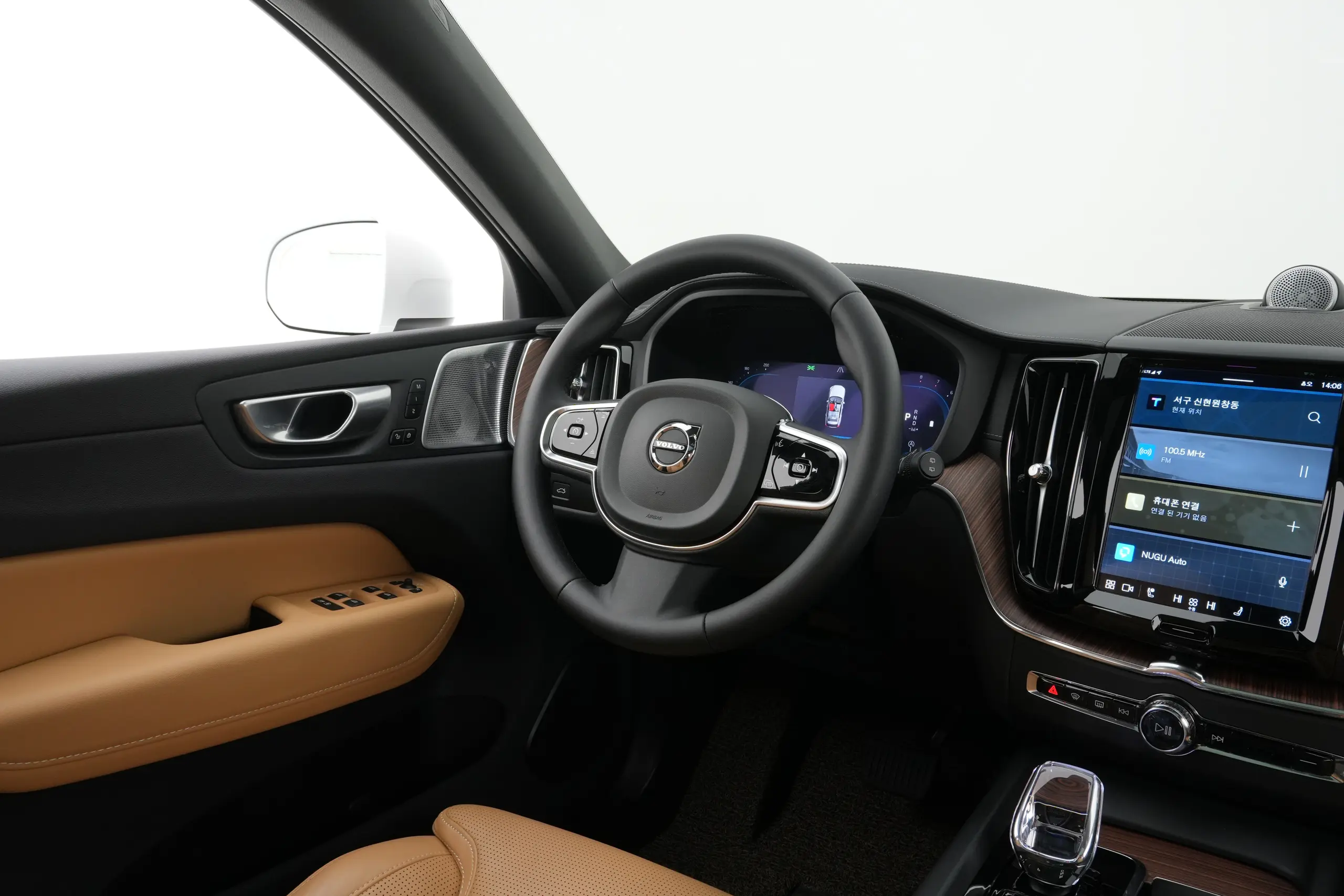 볼보 XC60 2세대 2024년식 중고차