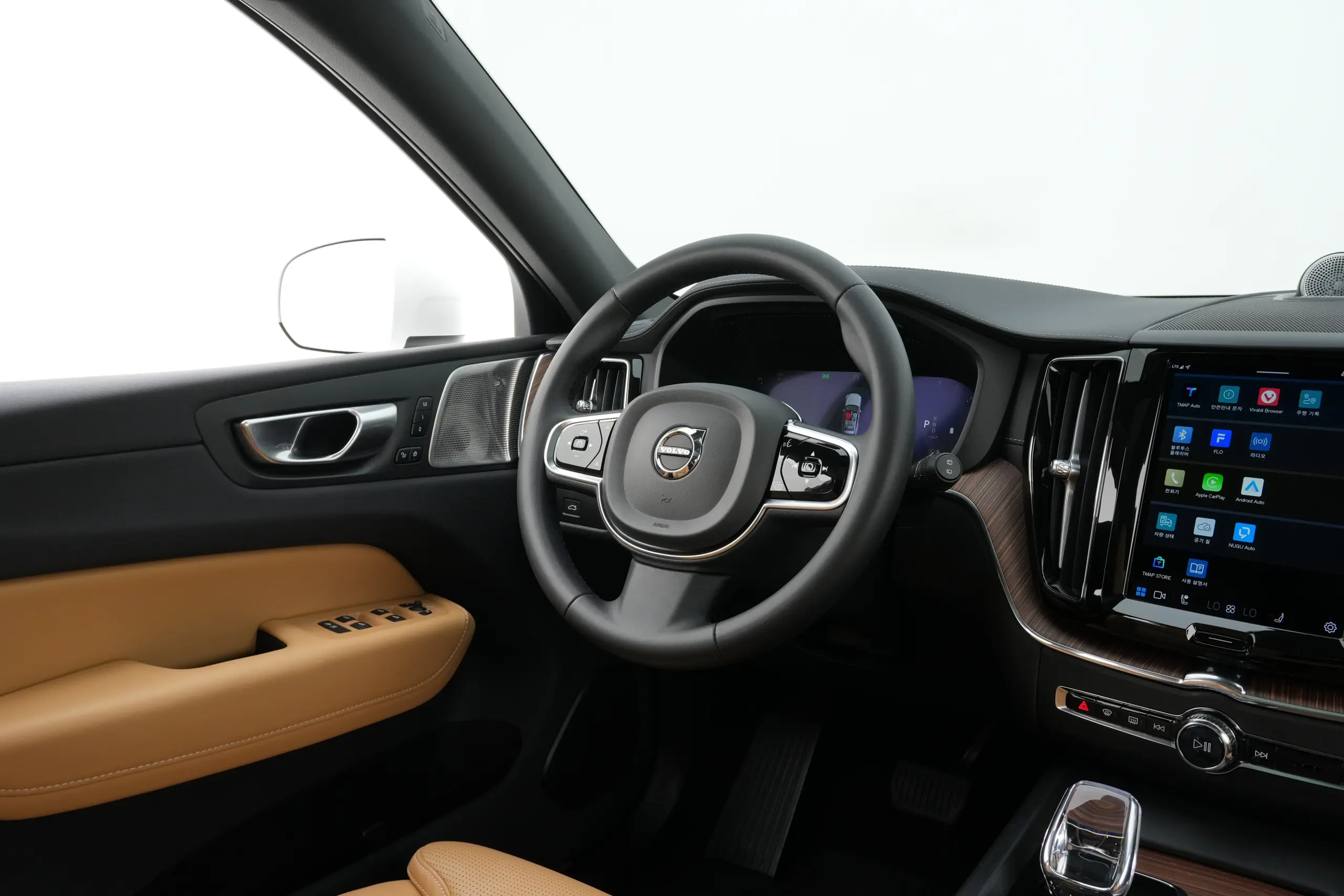 볼보 XC60 2세대 2024년식 중고차