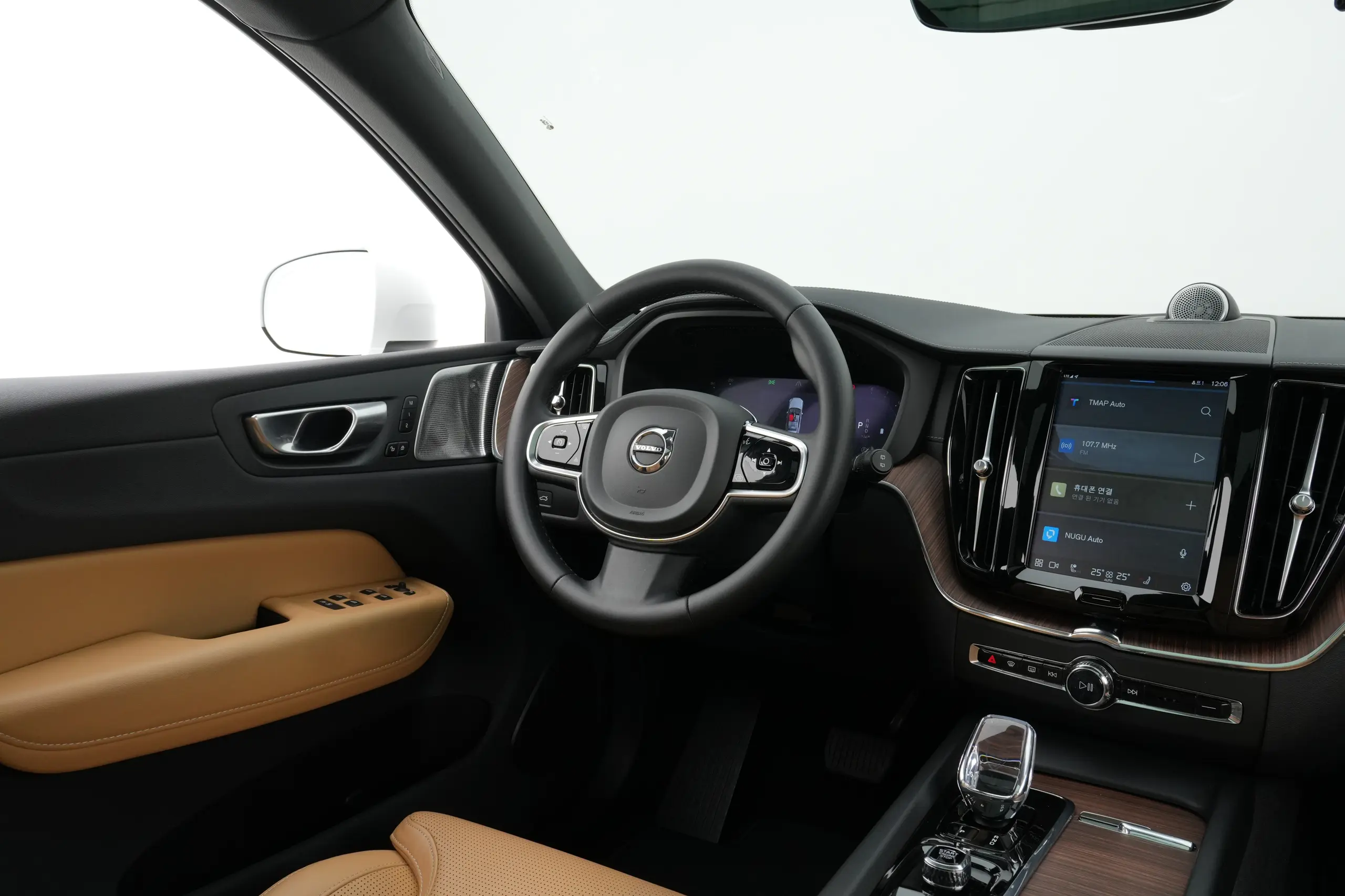볼보 XC60 2세대 2024년식 중고차