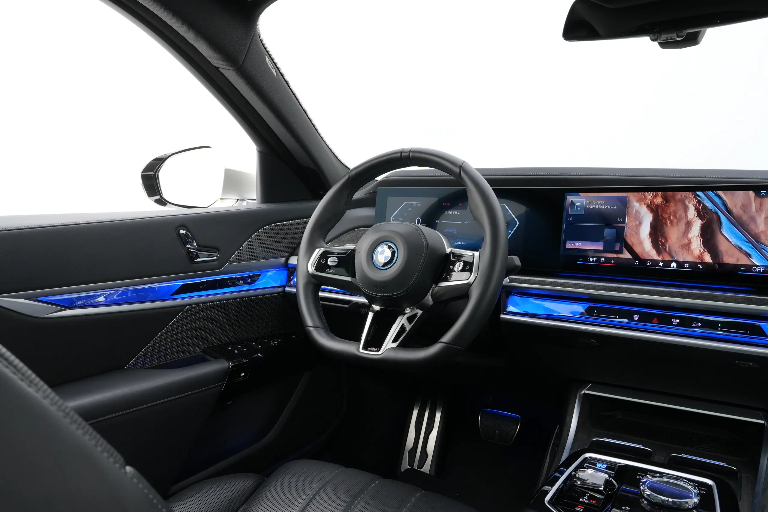 BMW i7 2024년식 중고차
