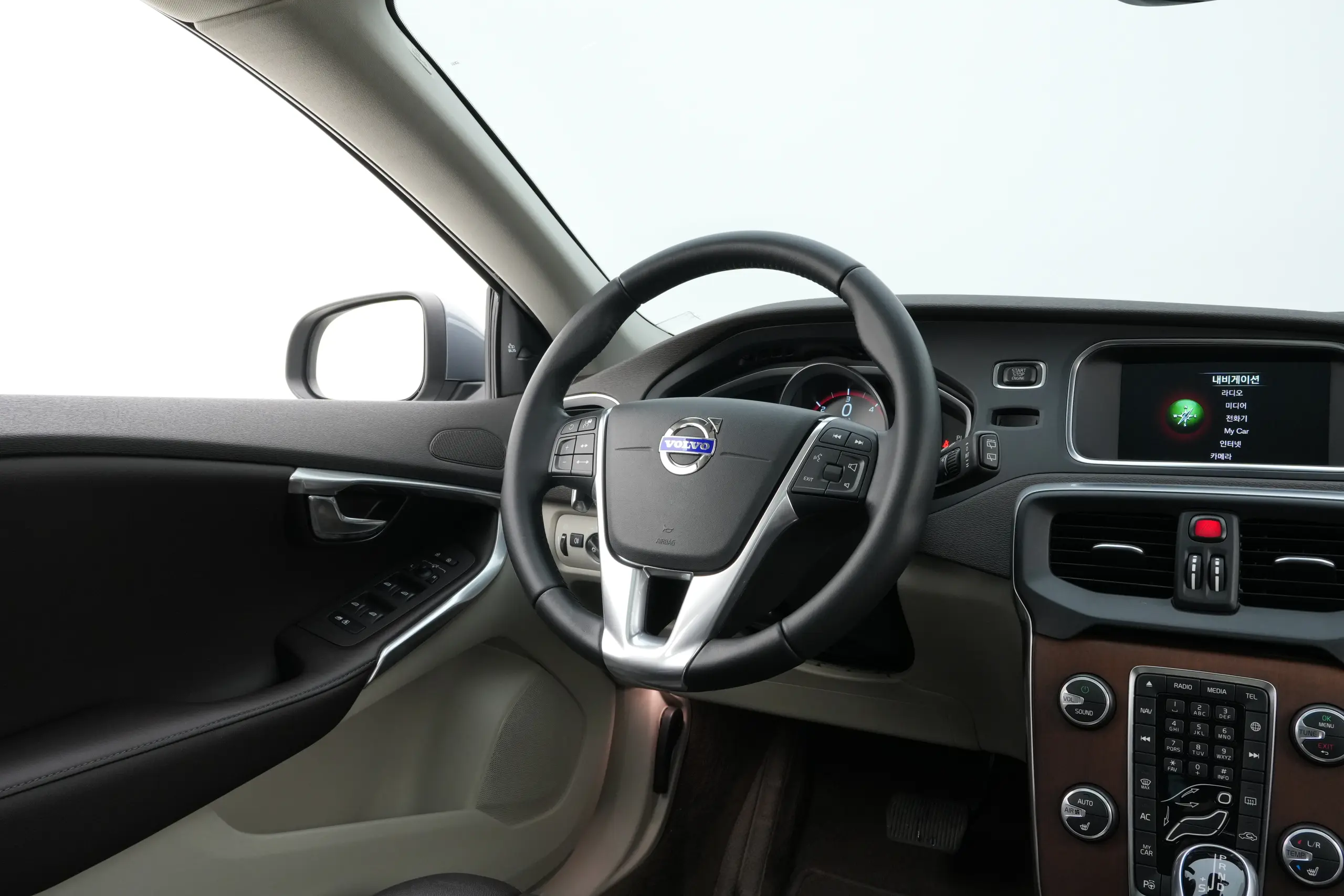 볼보 V40 2016년식 중고차
