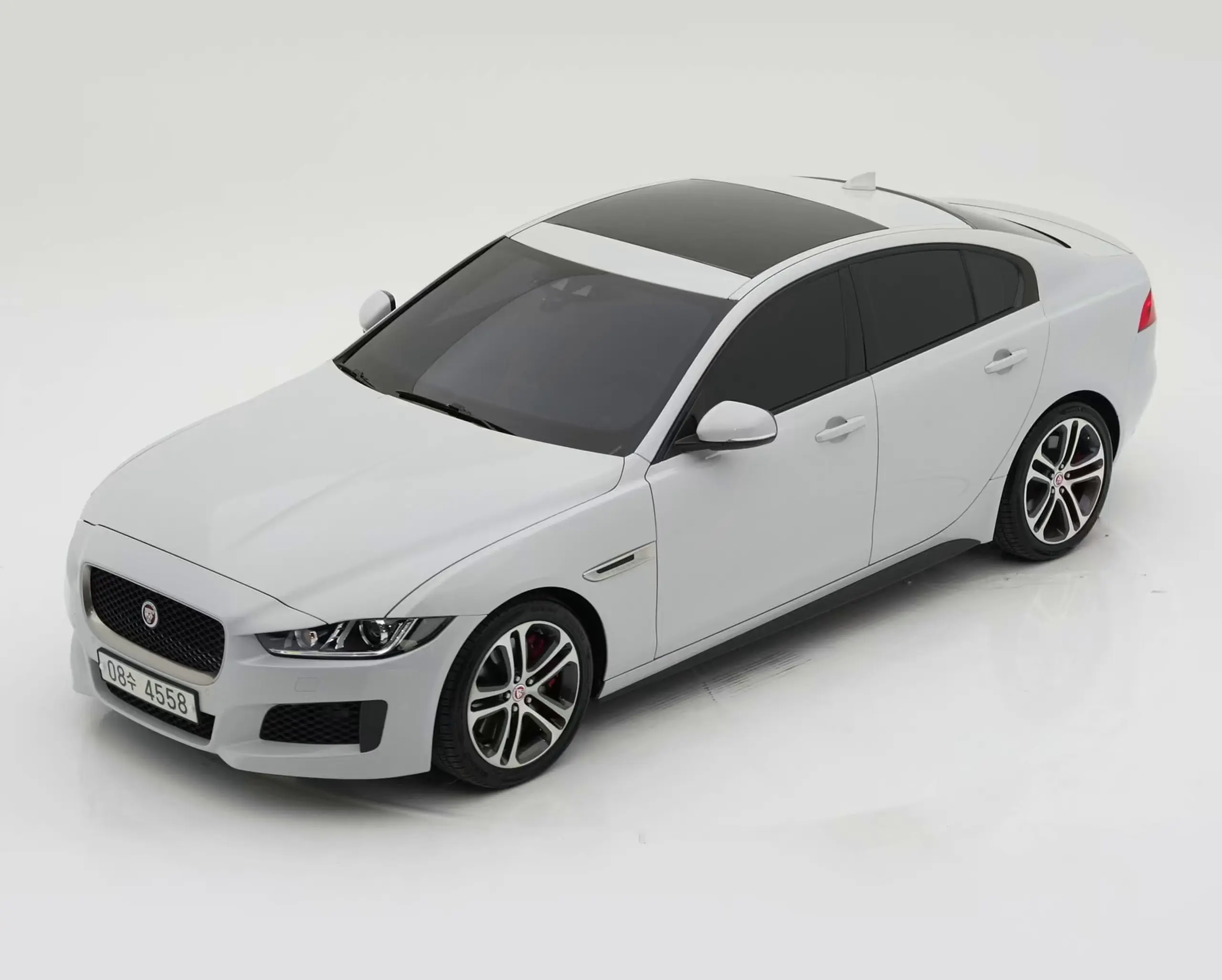 재규어 XE 2017년식 중고차
