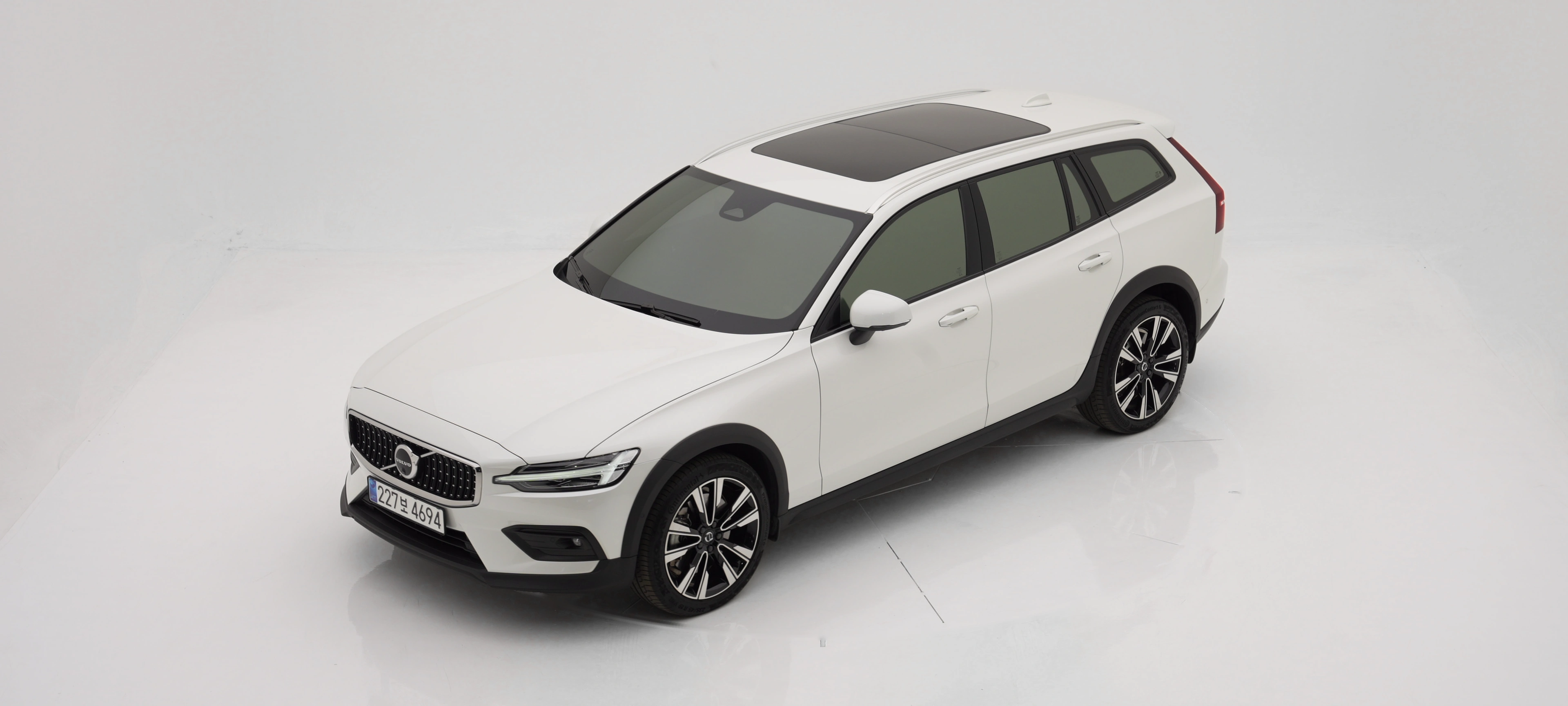 볼보 V60 크로스 컨트리 2세대 2024년식 중고차