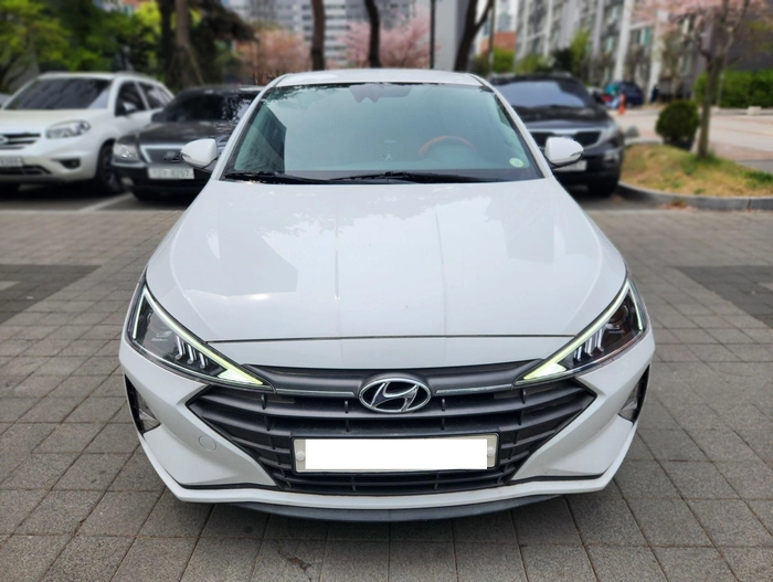 아반떼 중고차 시세 대상 차량 더 뉴 아반떼 AD 정면