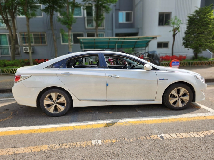쏘나타 중고차 시세 대상 차량 쏘나타 하이브리드 측면