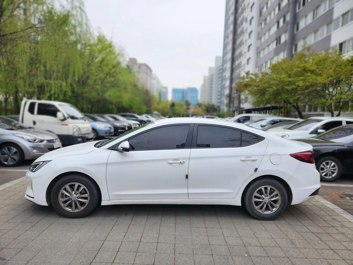 아반떼 중고차 시세 대상 차량 더 뉴 아반떼 AD 측면