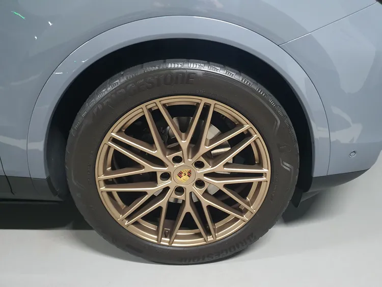 Porsche Cayenne (PO536) 24