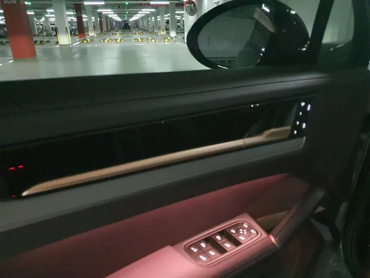 Porsche Cayenne (PO536) 16