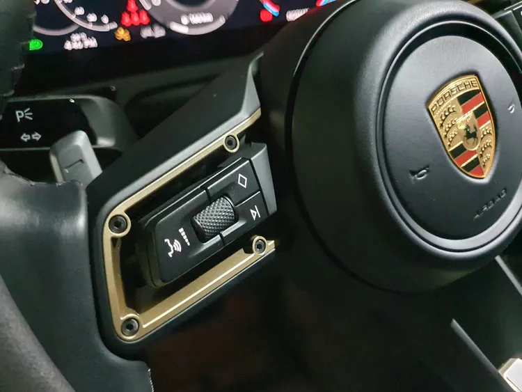Porsche Cayenne (PO536) 15