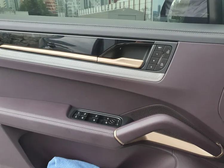 Porsche Cayenne (PO536) 19