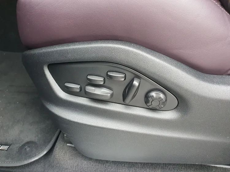 Porsche Cayenne (PO536) 12