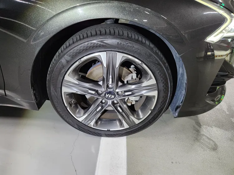 Kia K5 31