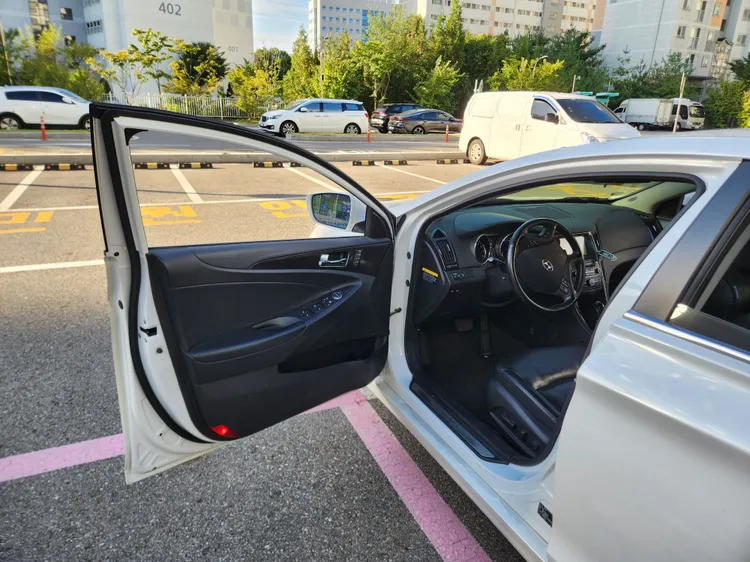Hyundai Sonata The Brilliant 9