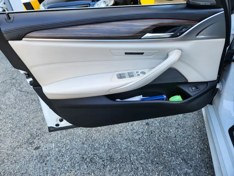 BMW 5 Series (G30) 27