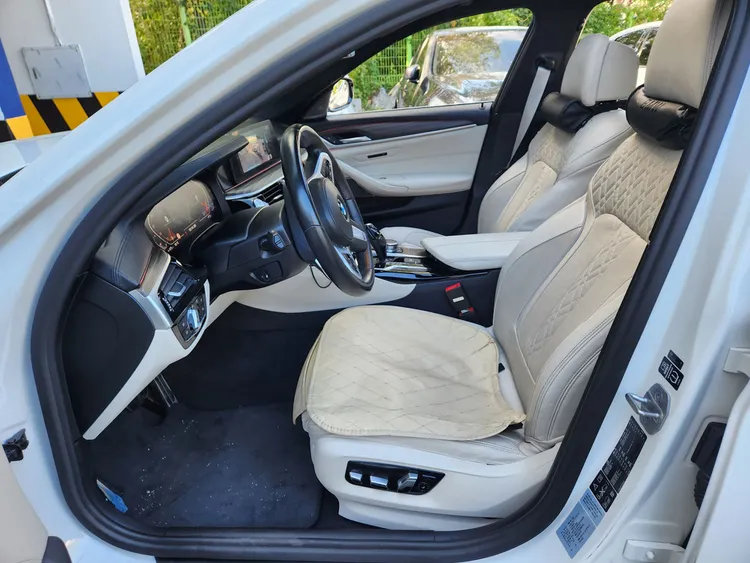 BMW 5 Series (G30) 13