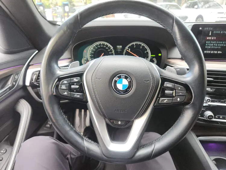 BMW 5 Series (G30) 19