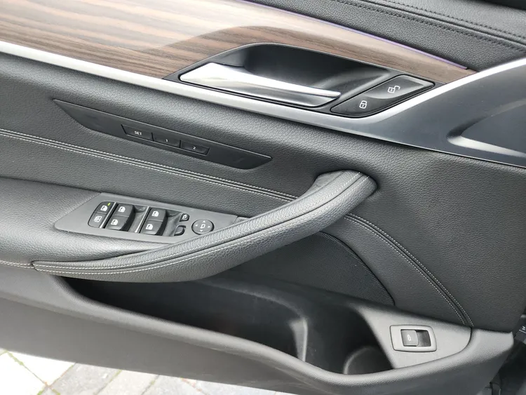 BMW 5 Series (G30) 33