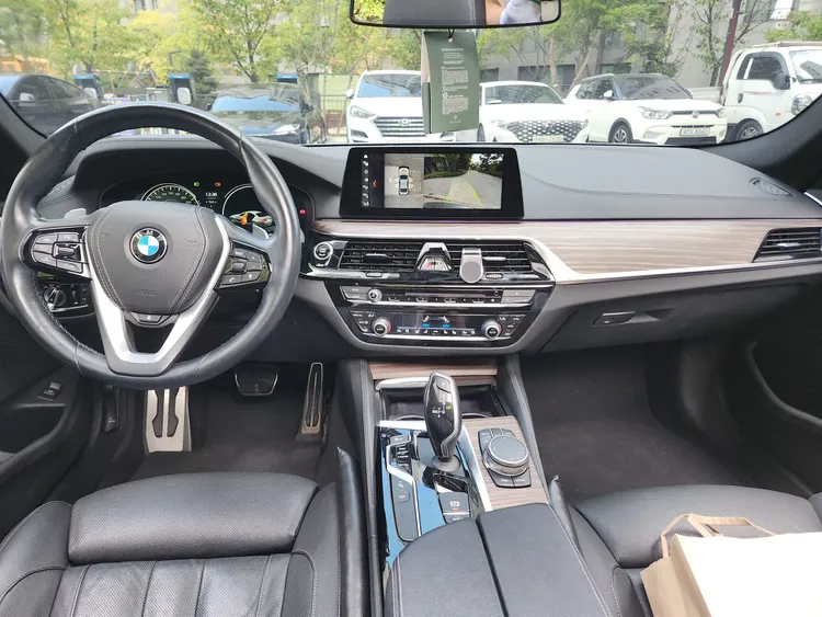 BMW 5 Series (G30) 14