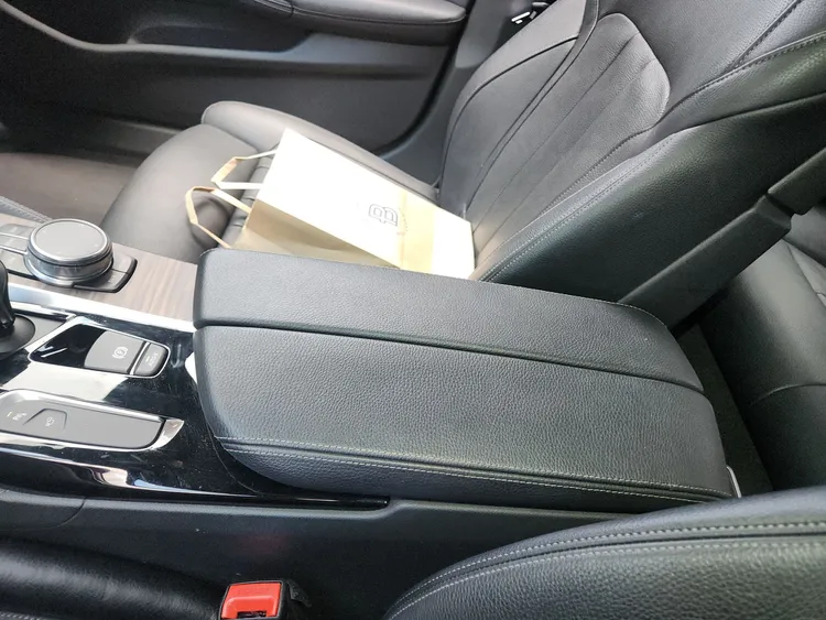 BMW 5 Series (G30) 31